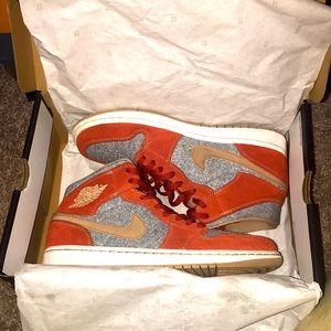 Air Jordans 1 mid size 9